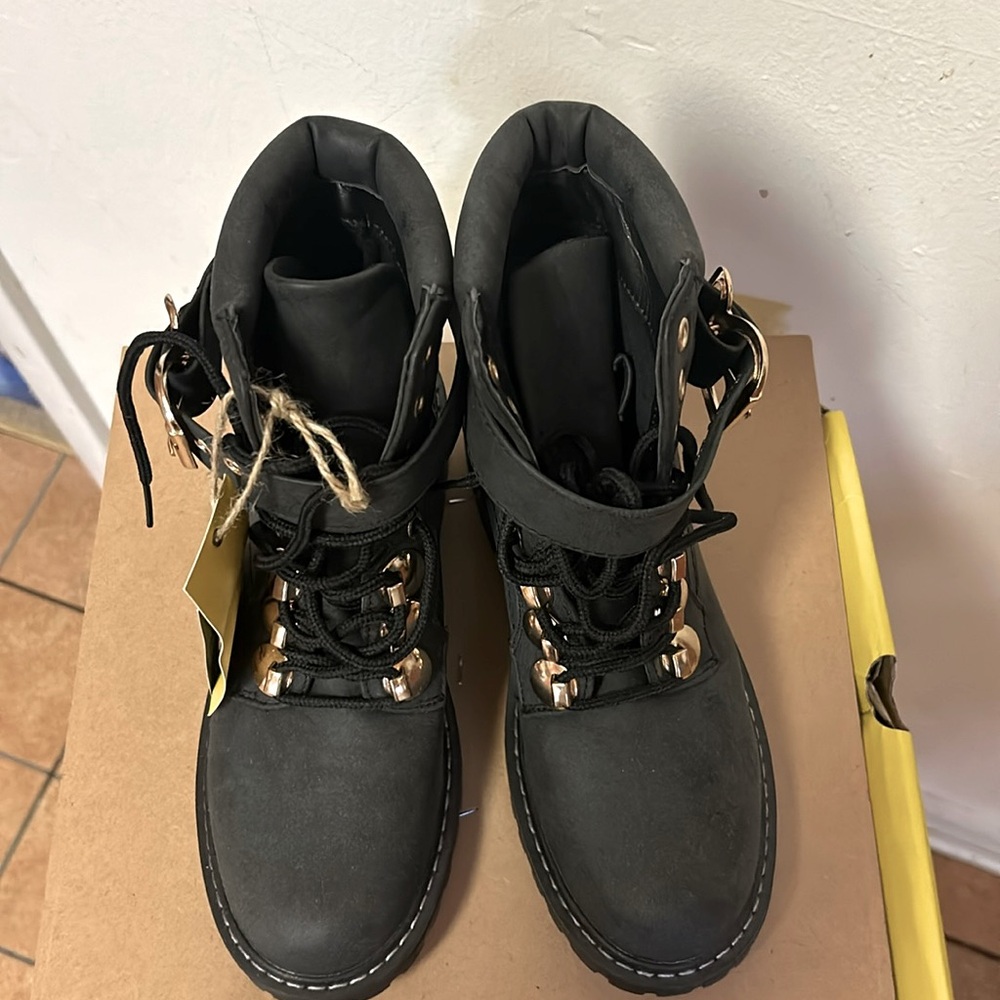 NWT Seven 7 Women Himalaya Black Lace-up Hiker Combat Boot with Block Heel. - Picture 2 of 9